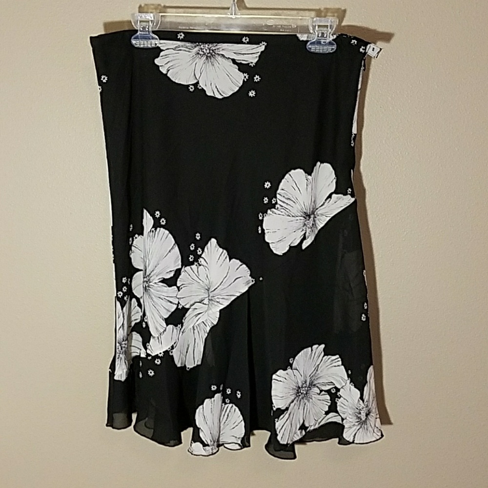 Cute and flirty black skirt sz 12